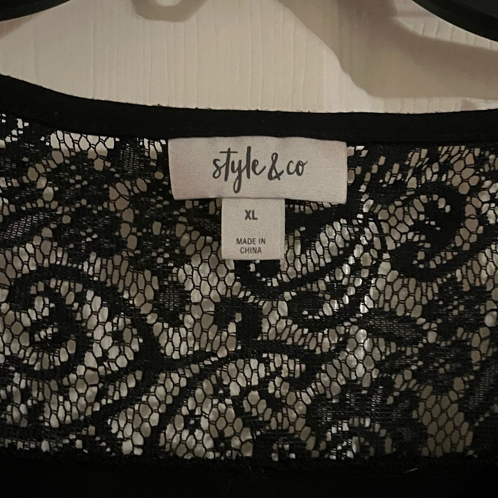 Lace detail floral embroidered crop top tie front - Picture 3 of 9